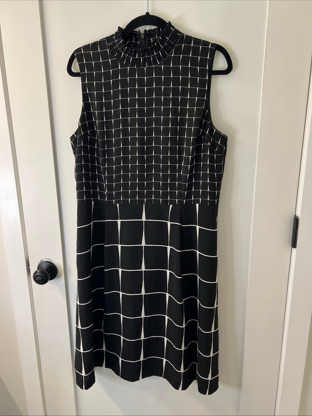 Who What Wear Women’s Black & White Grid Mock-Neck Midi Size Large Dress
